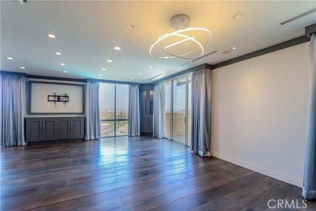 Building Photo - 2160 Century Pk E