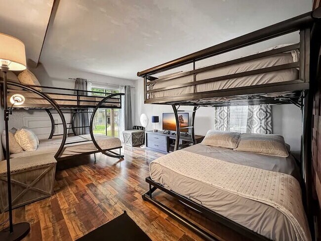 Building Photo - FULLY FURNISHED 2BR Condo