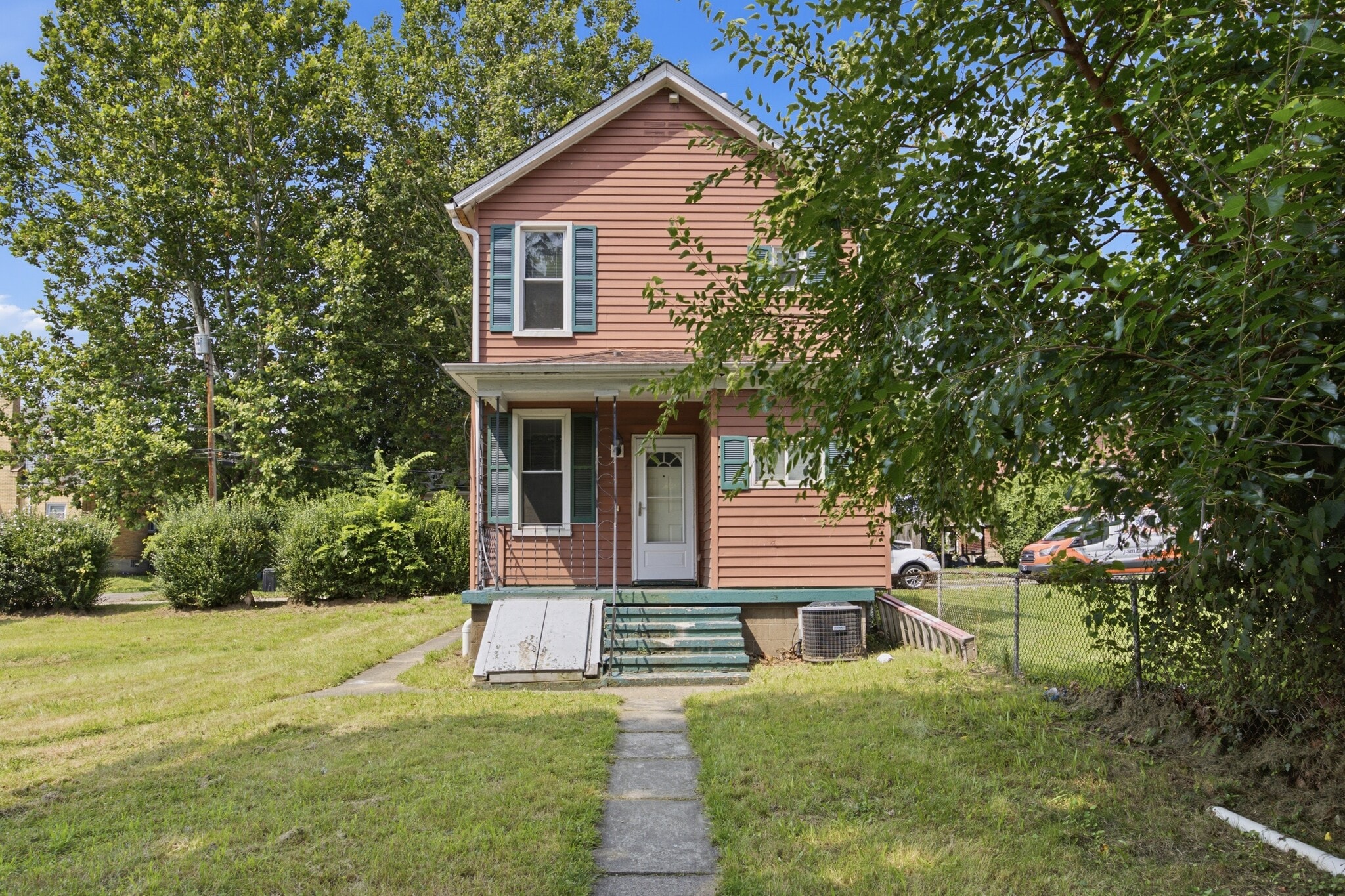 Building Photo - 827 Hinnerman St