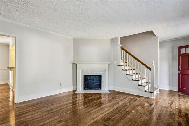 Building Photo - 2050 Mercer Ave