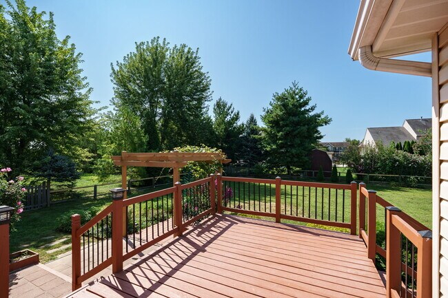 Building Photo - 2233 Oakbrook Blvd
