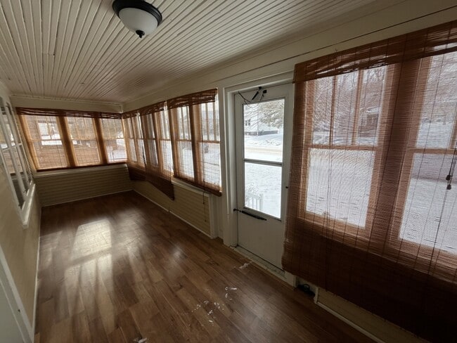 Building Photo - 713 N 5th St