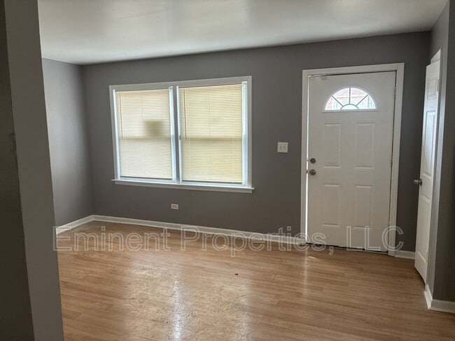 Building Photo - 9053 S Aberdeen St