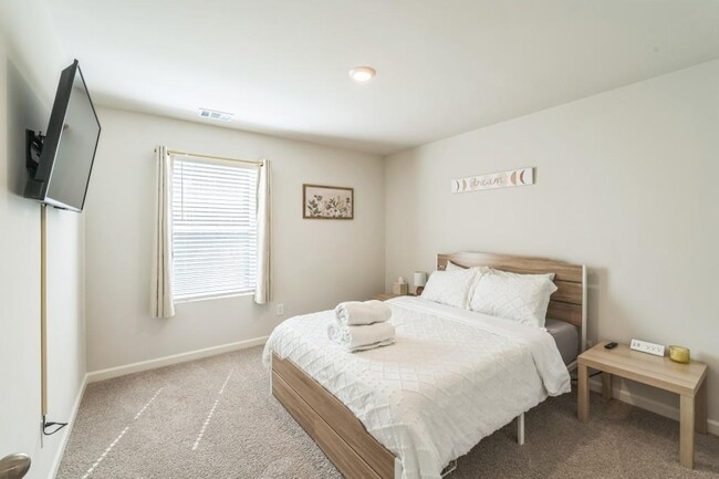 Building Photo - 7595 Jennadee Dr