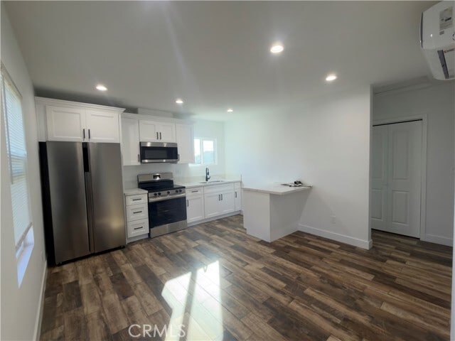 Building Photo - 521 W 78th St