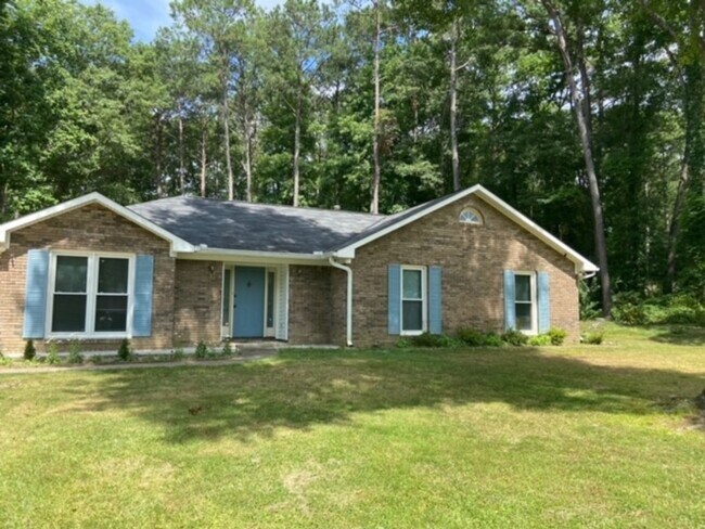 Building Photo - Welcome to this charming 3-bedroom, 2-bath...
