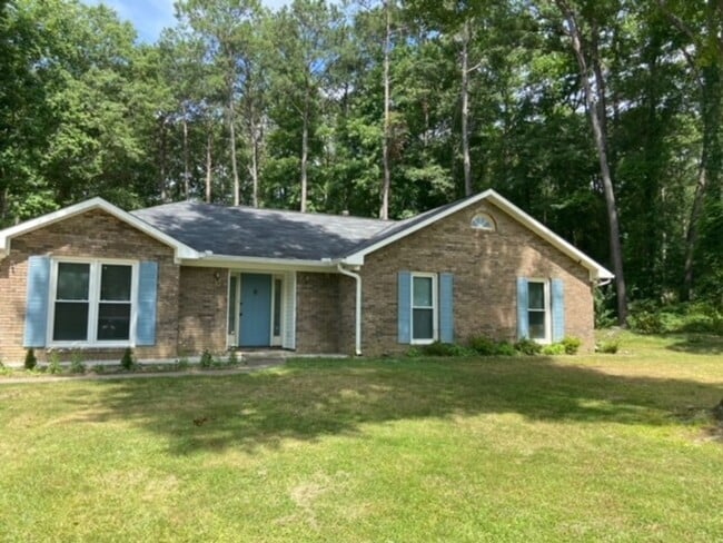 Building Photo - Welcome to this charming 3-bedroom, 2-bathroom home located in Ellerslie, GA