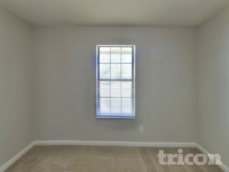 Building Photo - 1553 Kingfisher Blvd