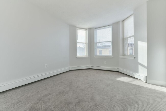 Building Photo - 237 Chestnut St