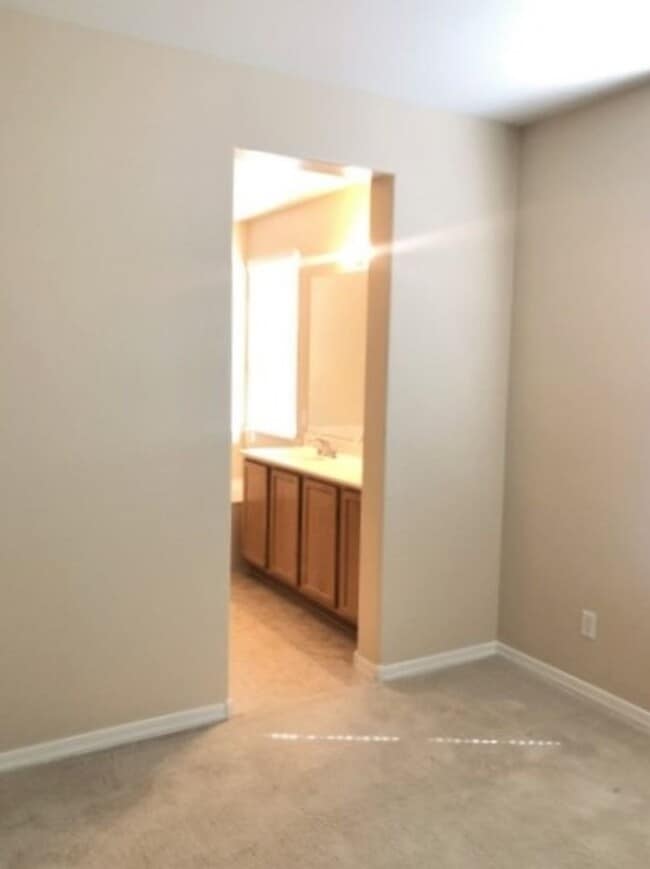 Building Photo - Beautiful 4 Bedroom / 2 Bath, in North Pho...
