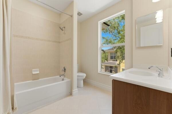 Building Photo - 6109 NW Kendra Ln