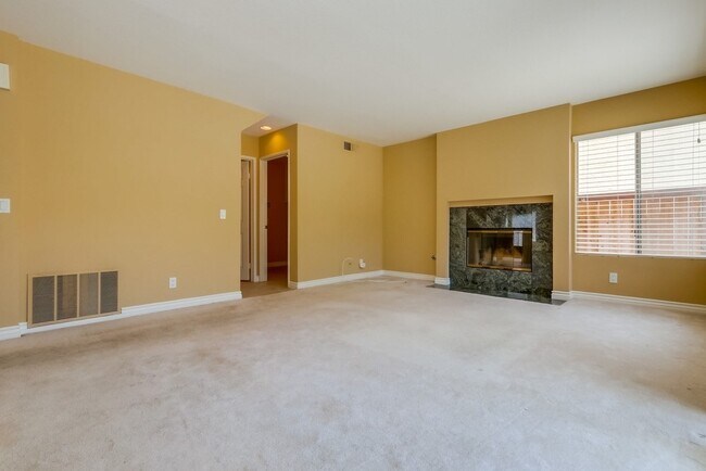 Building Photo - Lovely Home | Prime Westpark Location
