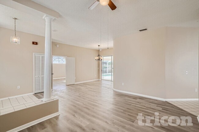 Building Photo - 856 Crestridge Cir