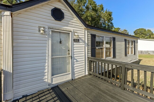 Building Photo - 182 Carmen Blvd