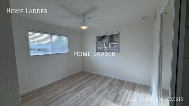 Building Photo - 842 N Las Palmas Dr