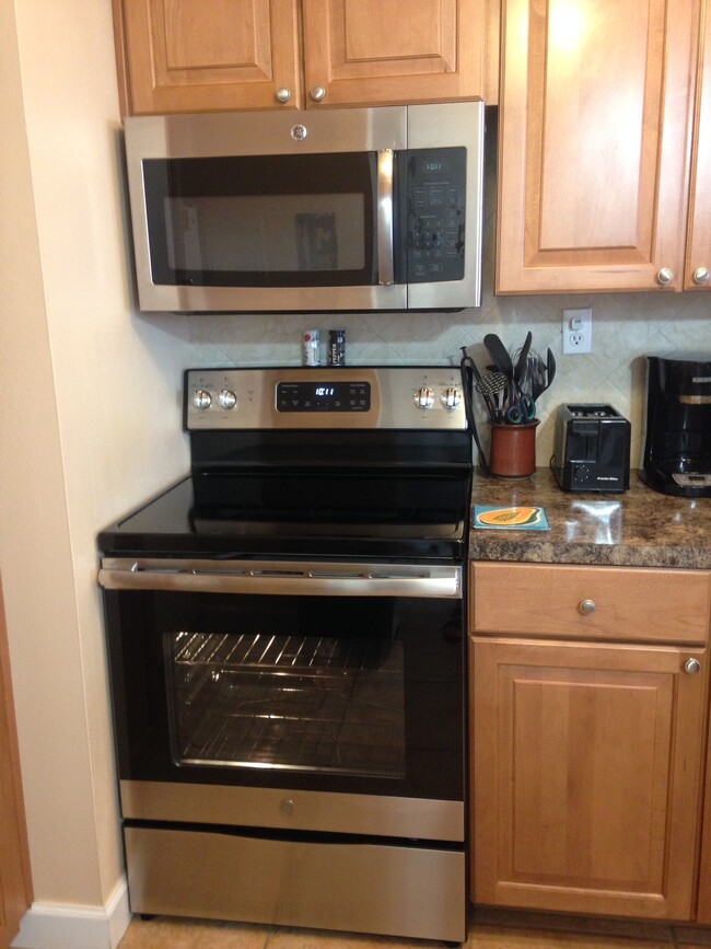 Stainless Steele appliances - 6219 Palma Del Mar Blvd S