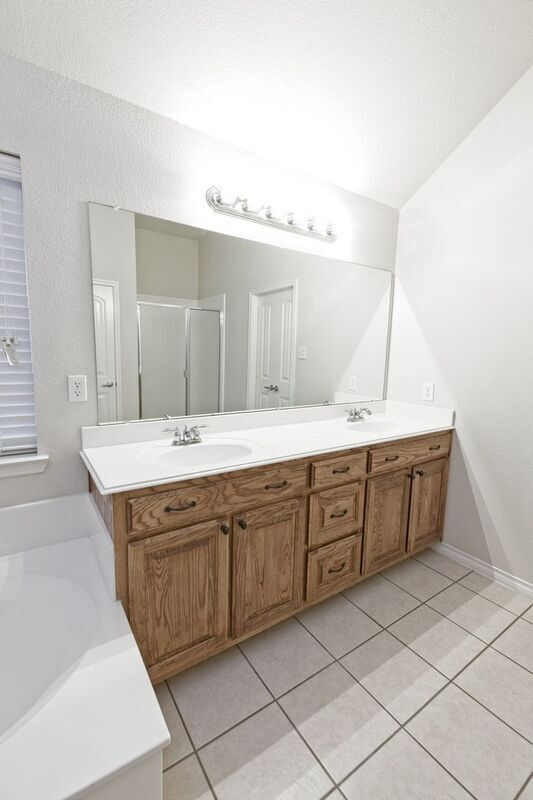 Building Photo - 5925 Silver Buckle Dr