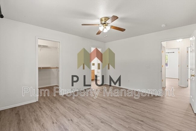 Building Photo - 5449 Golf Dr