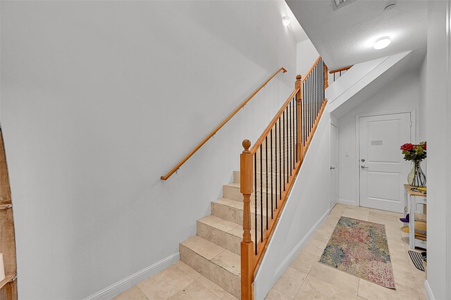 Building Photo - 1614 NE 9th St