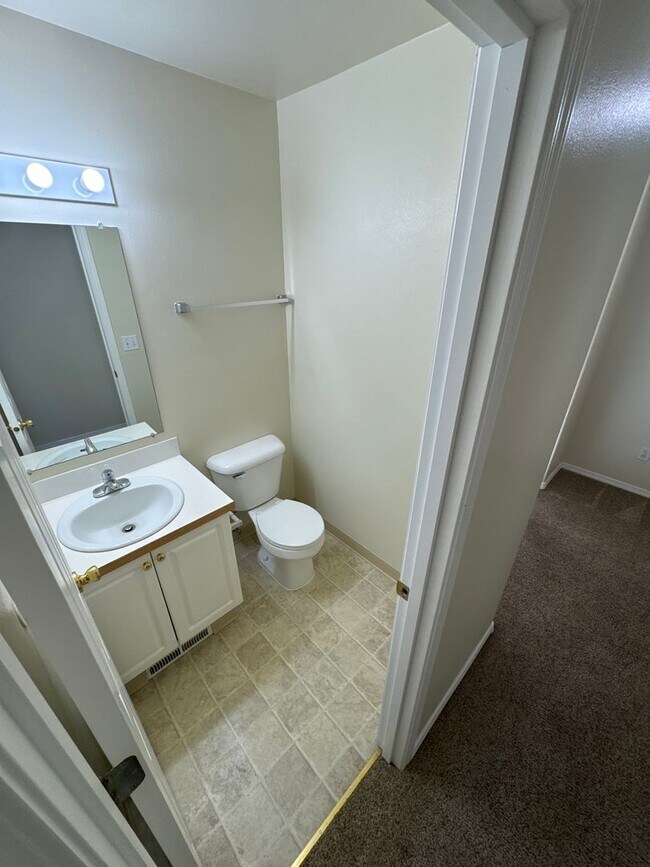 Building Photo - Available Now – Spacious 3 Bedroom, 2.5 Bath Home in a Prime Corvallis Location