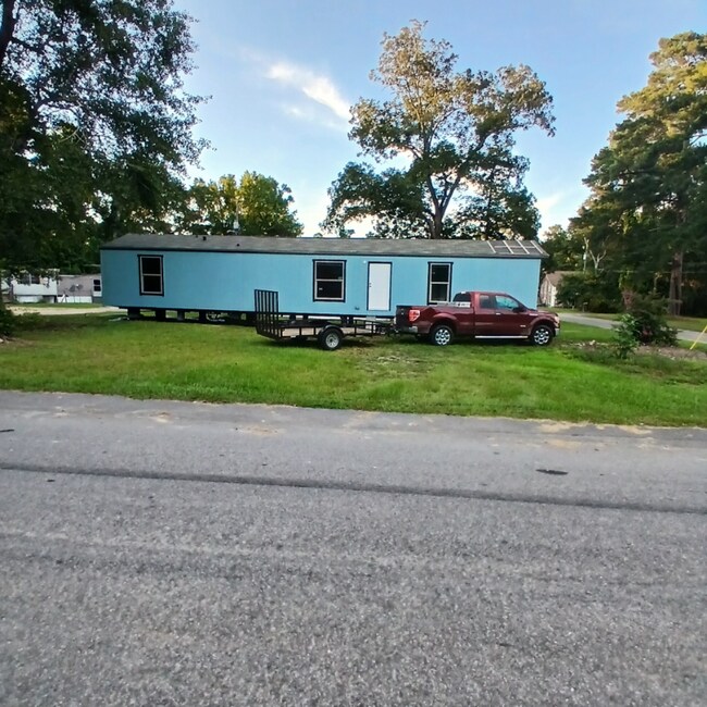 Building Photo - 259 Ceceile St