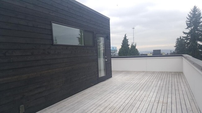 Building Photo - Luxurious 2-Bedroom Townhome with HUGE Multifunctional Space AND loft