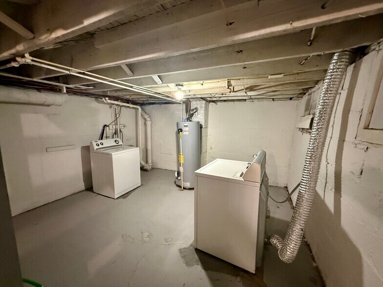 Building Photo - 325 Clinton St