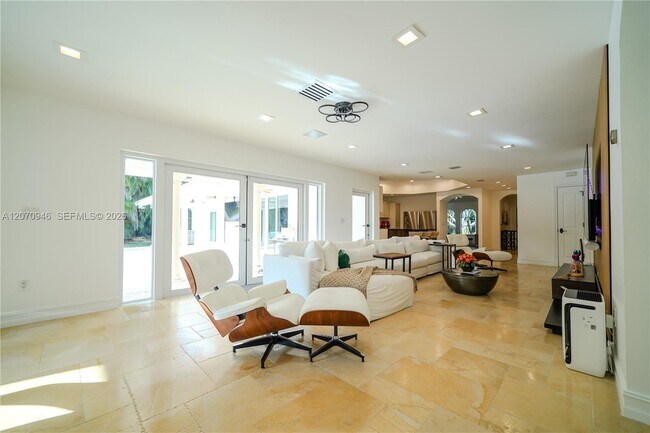 Building Photo - 8134 Twin Lake Dr