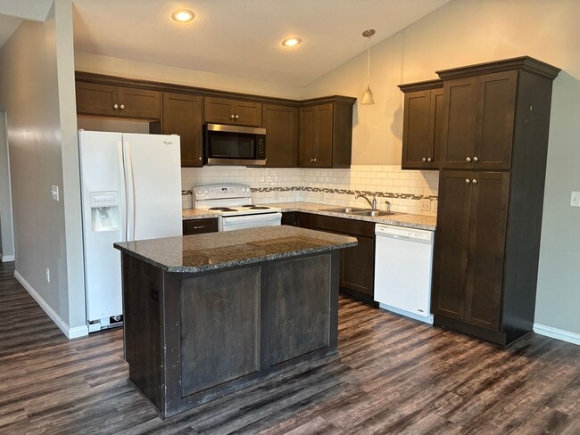 Building Photo - 2107/2111 Village Estates