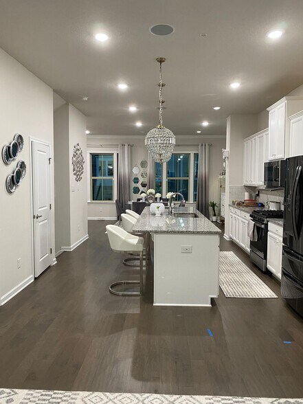 Building Photo - 2008 Hemlock Ln