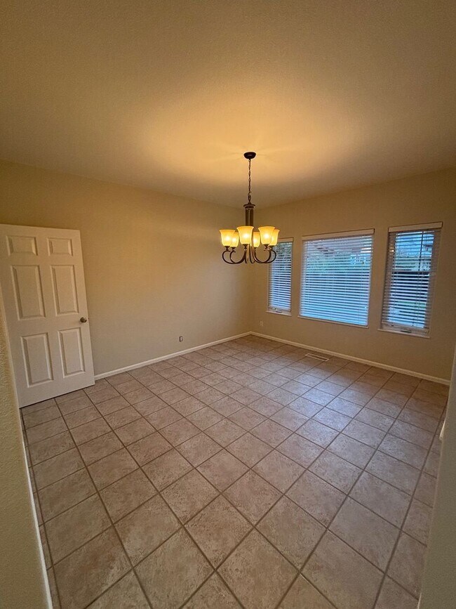 Building Photo - ** Move in Special! $500 off 1st Month's Rent!!** Single level 3 bedroom 2 bathroom Rincon Valley...