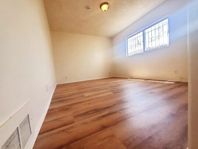 Interior Photo - 1926 -1930 W. Jefferson Blvd.