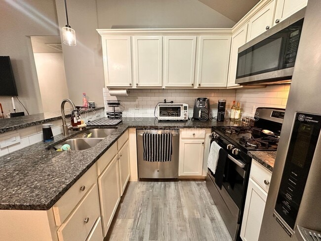 Building Photo - 4122 Bonaparte Blvd