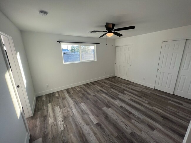 Building Photo - Remodeled 4 Bed/2 Bath in great ASU neighborhood