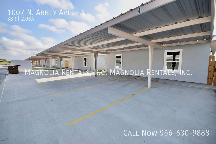 Building Photo - 1007 N Abbey Ave