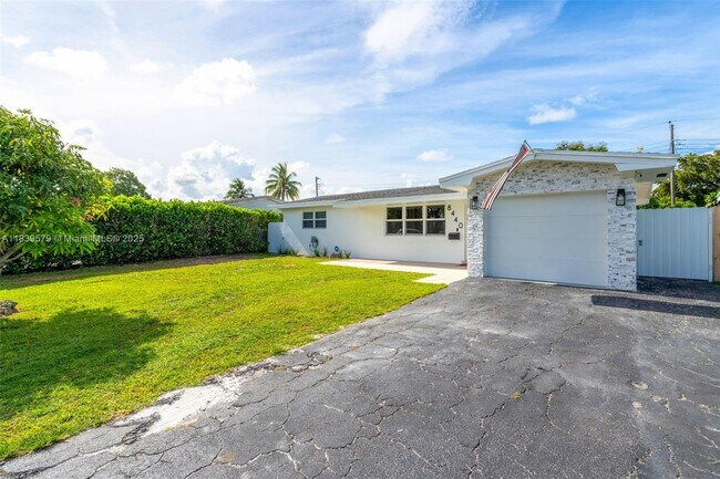 Building Photo - 8440 NW 11th Ct