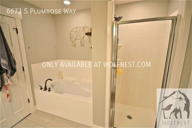 Building Photo - No Deposit Option! Ravishing 3 Bedroom Tay...