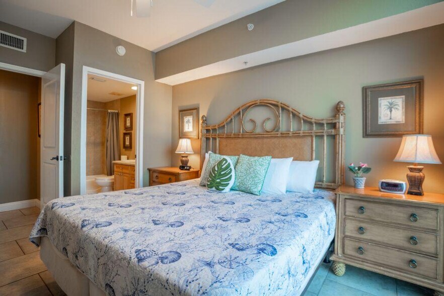 Building Photo - 2 Portofino Dr