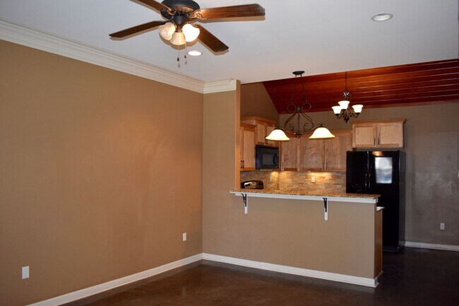 Building Photo - 106 Padre Dr