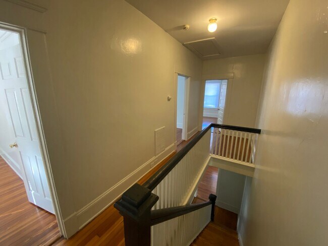 Building Photo - Spacious Duplex Unit Near Duke and Downtown / All Appliances and Fenced Backyard