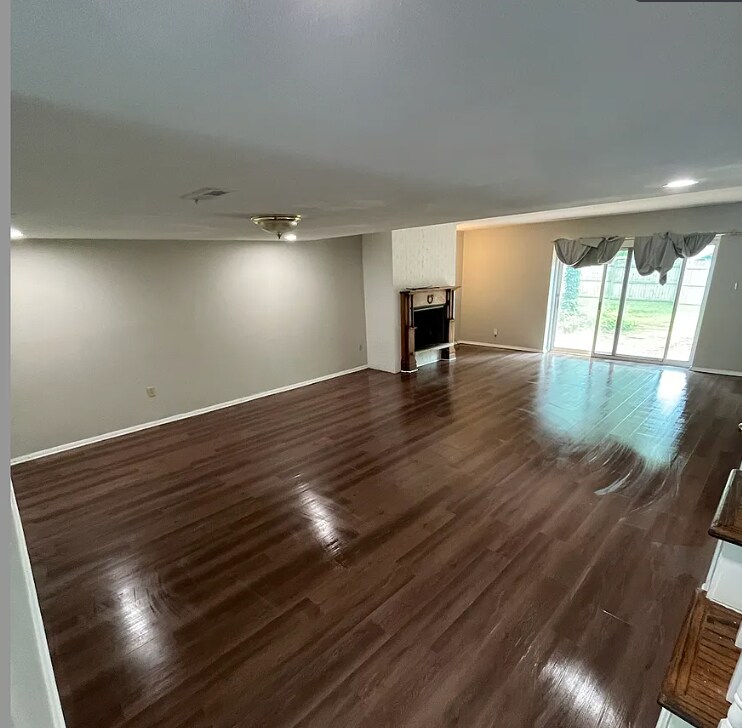 Building Photo - 3636 Taliluna Ave