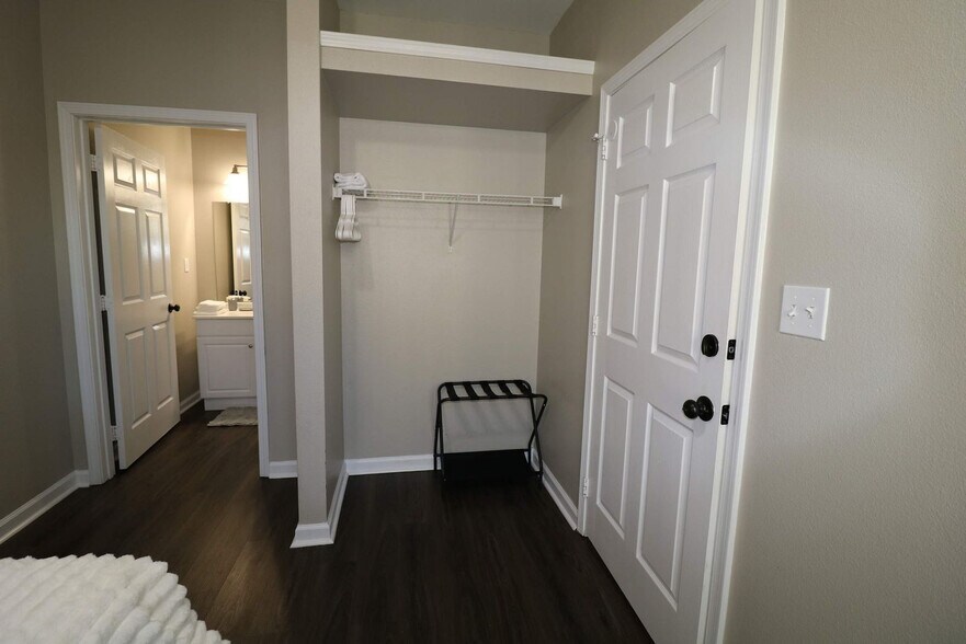 Building Photo - 490 Prospect Rd