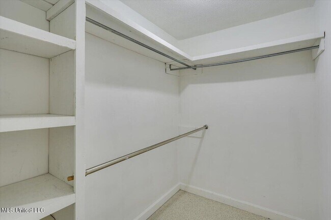 Building Photo - 200 Woodgreen Dr