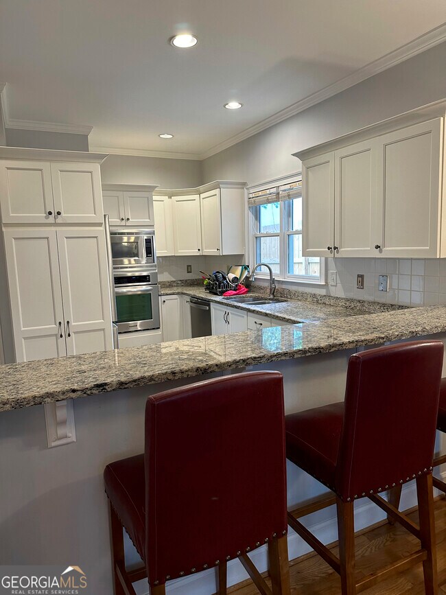 Building Photo - 104 Glenlake Commons Dr