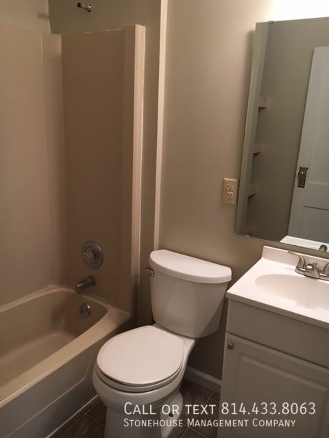 Building Photo - 3603 Maple St