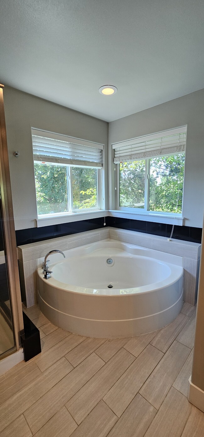 Building Photo - 11330 SE 192nd St