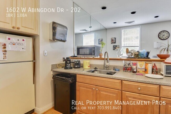 Building Photo - 1602 W Abingdon Dr