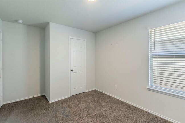 Building Photo - 237 Poplin Ln