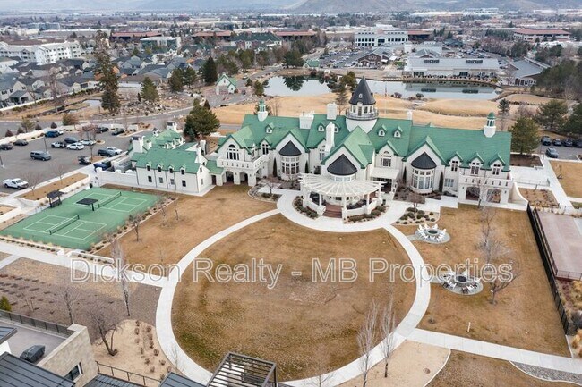 Building Photo - 76 Caballada St