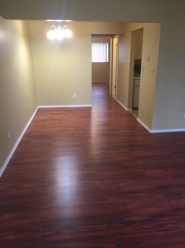Building Photo - Samantha Manor Apartments